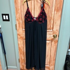 Valentine's Day 2X Long Embroidered Underwire Chemise Plus Nightgown EUC